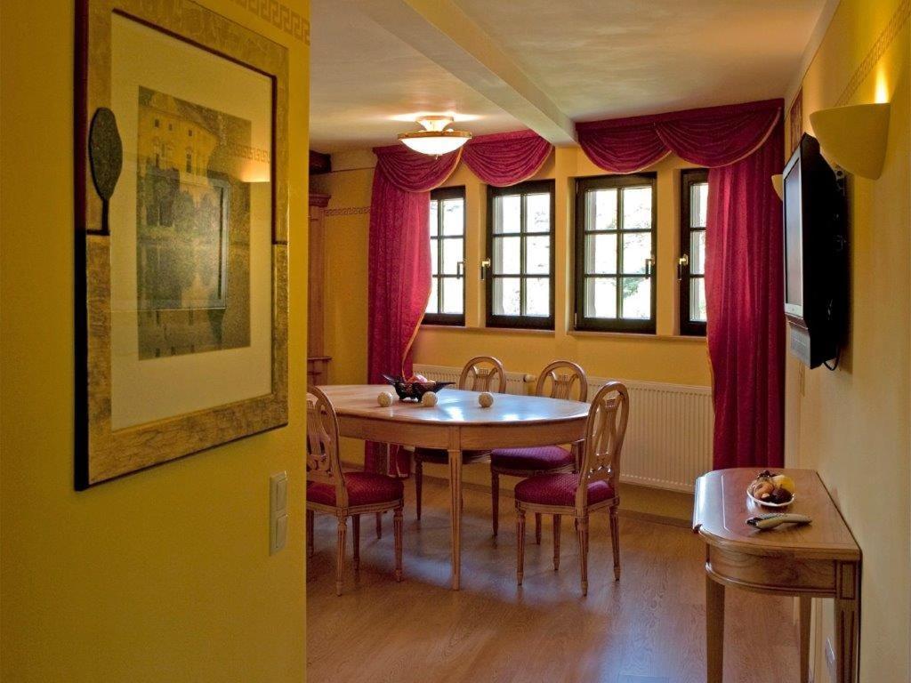 Romantik Hotel Der Adelshof Schwabisch Hall Bagian luar foto