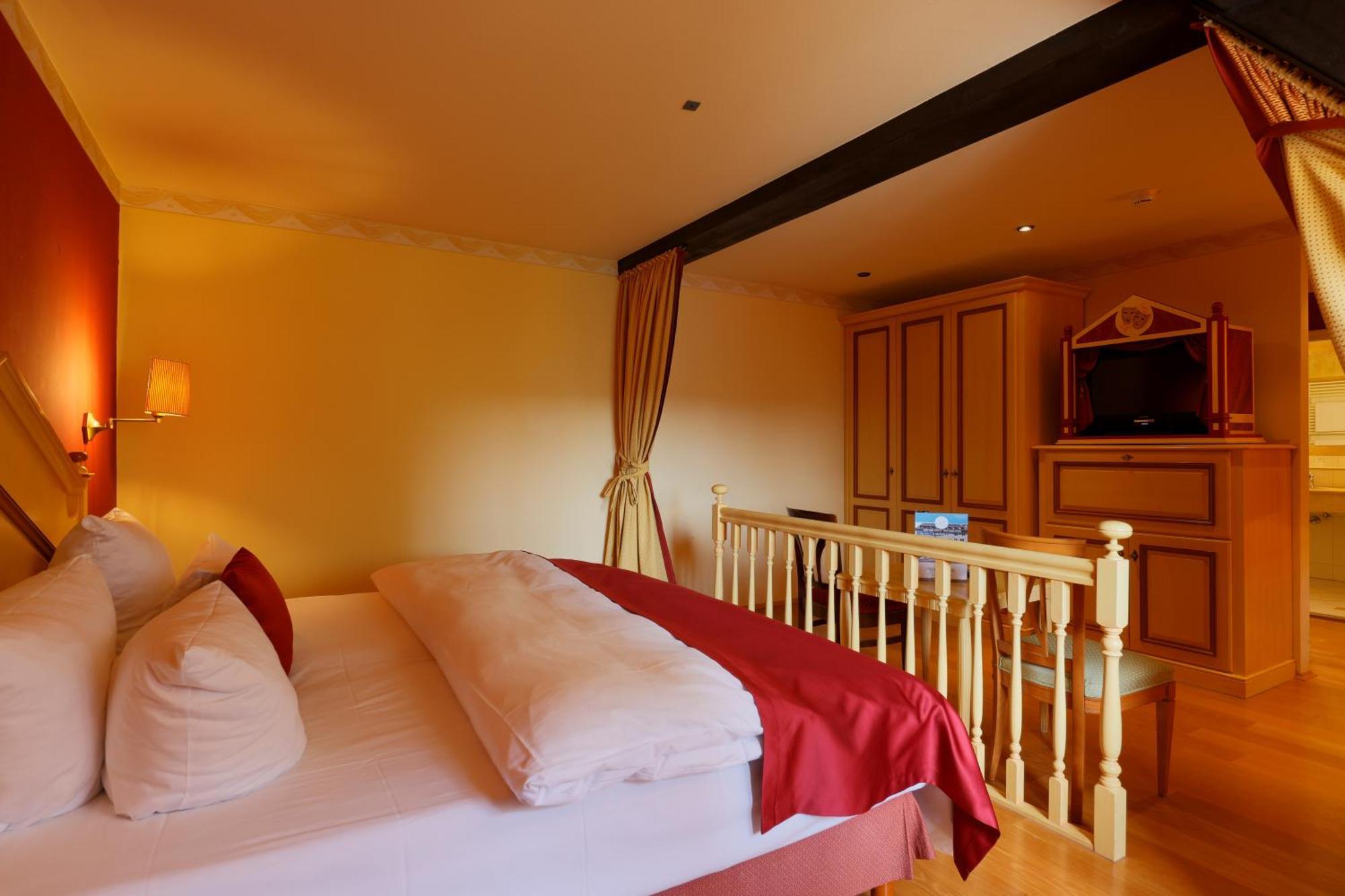 Romantik Hotel Der Adelshof Schwabisch Hall Bagian luar foto