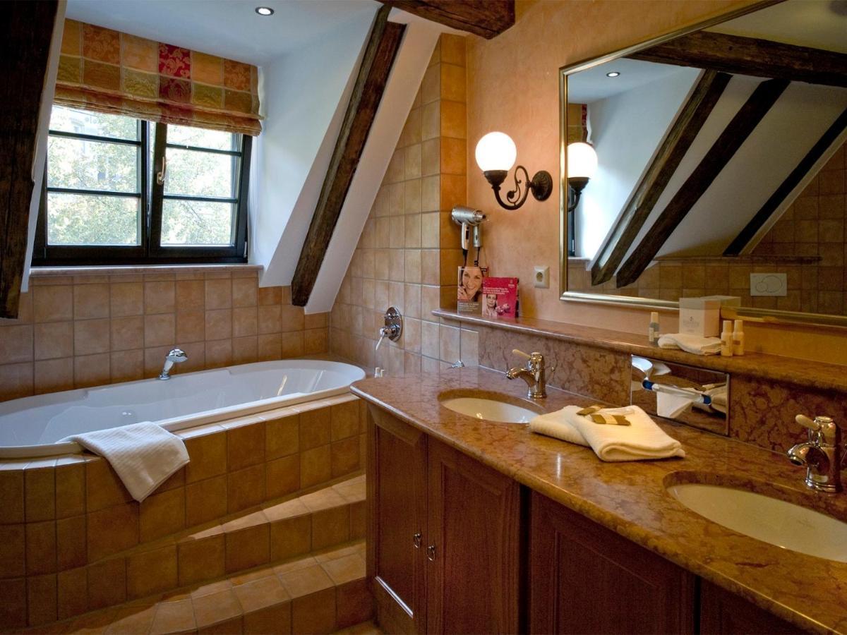 Romantik Hotel Der Adelshof Schwabisch Hall Ruang foto
